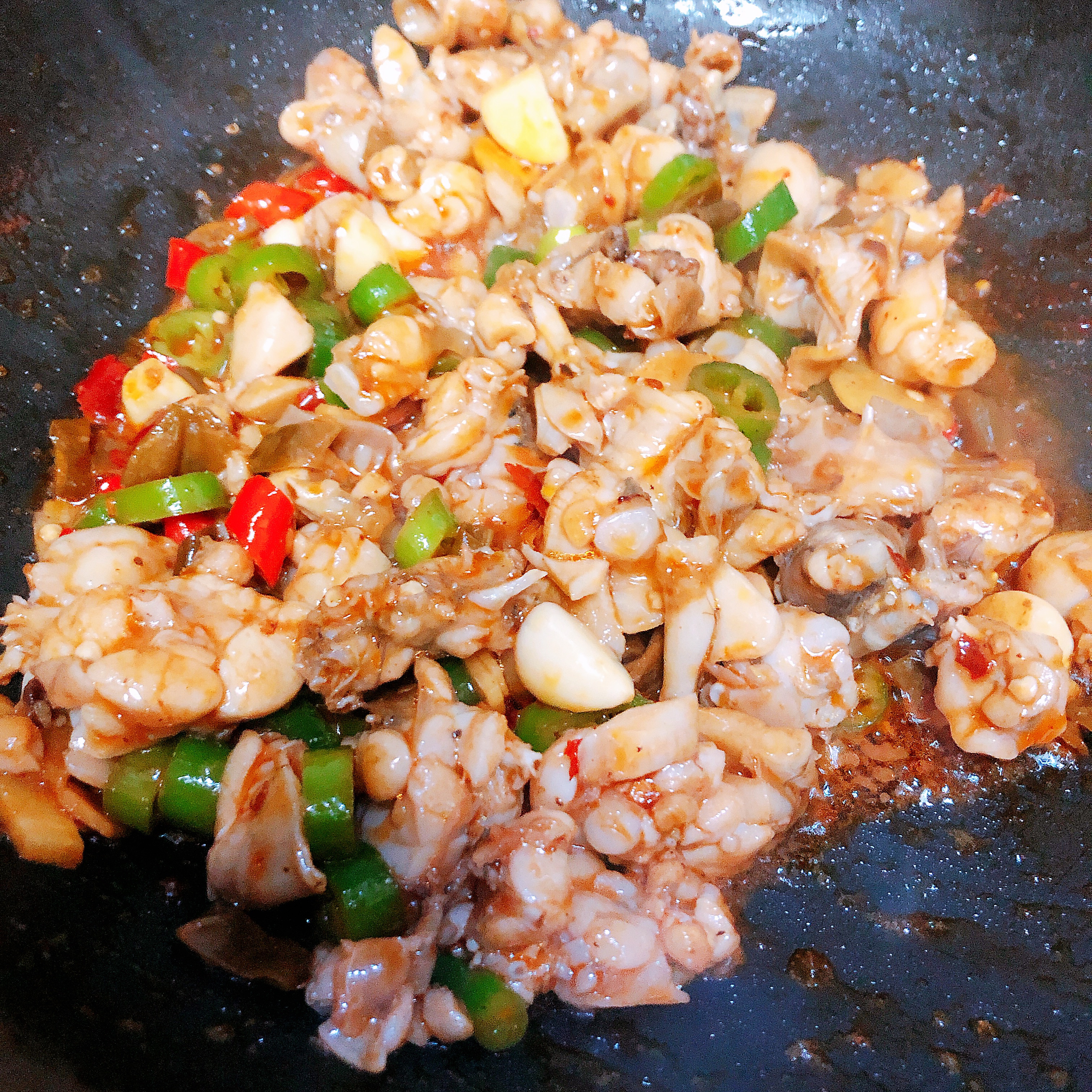 牛蛙杀好后怎么弄肉质鲜嫩,冷冻牛蛙怎么处理肉质才能鲜嫩