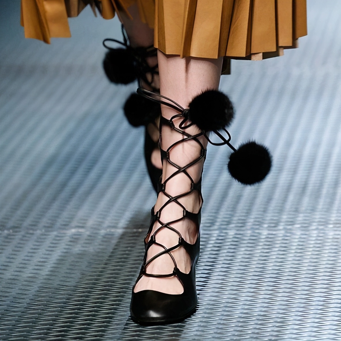 不止一面的毛毛鞋就该这么穿 (入手一双好看又百搭毛毛鞋)