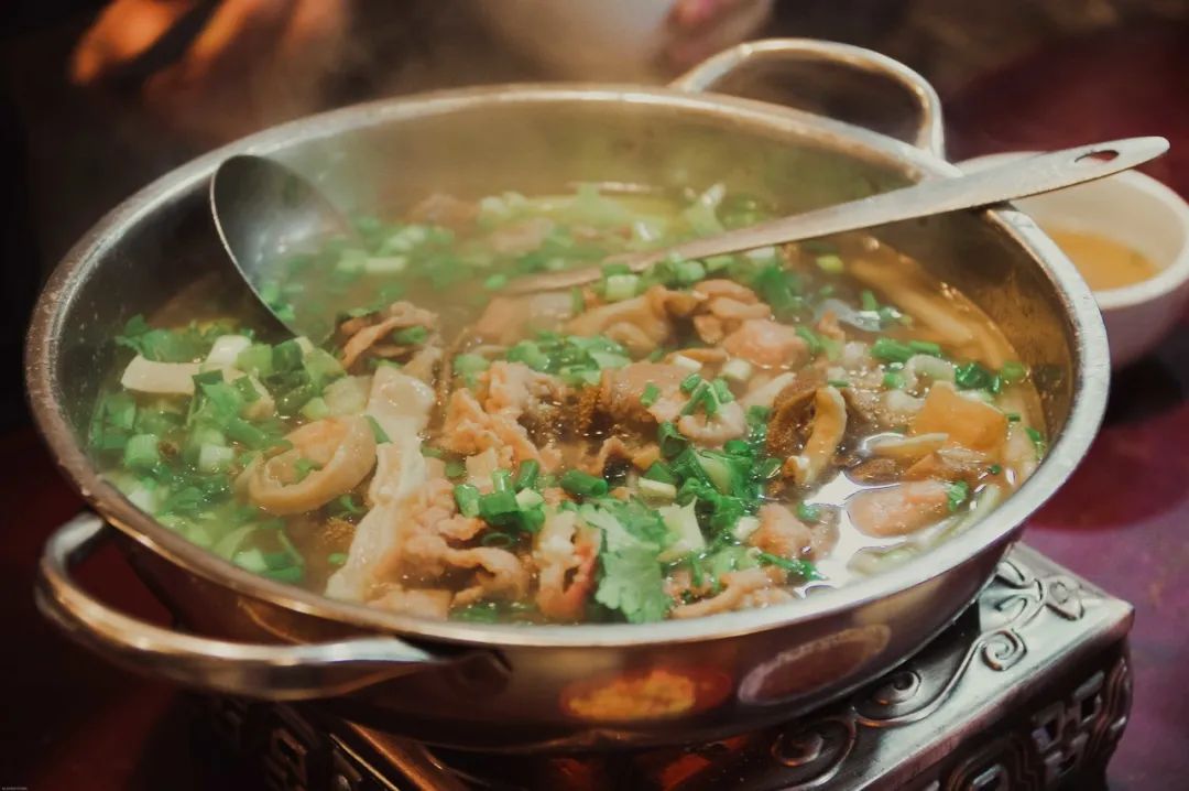 坐上高铁去旅游沿线美食尝个遍,云贵川渝高铁环线