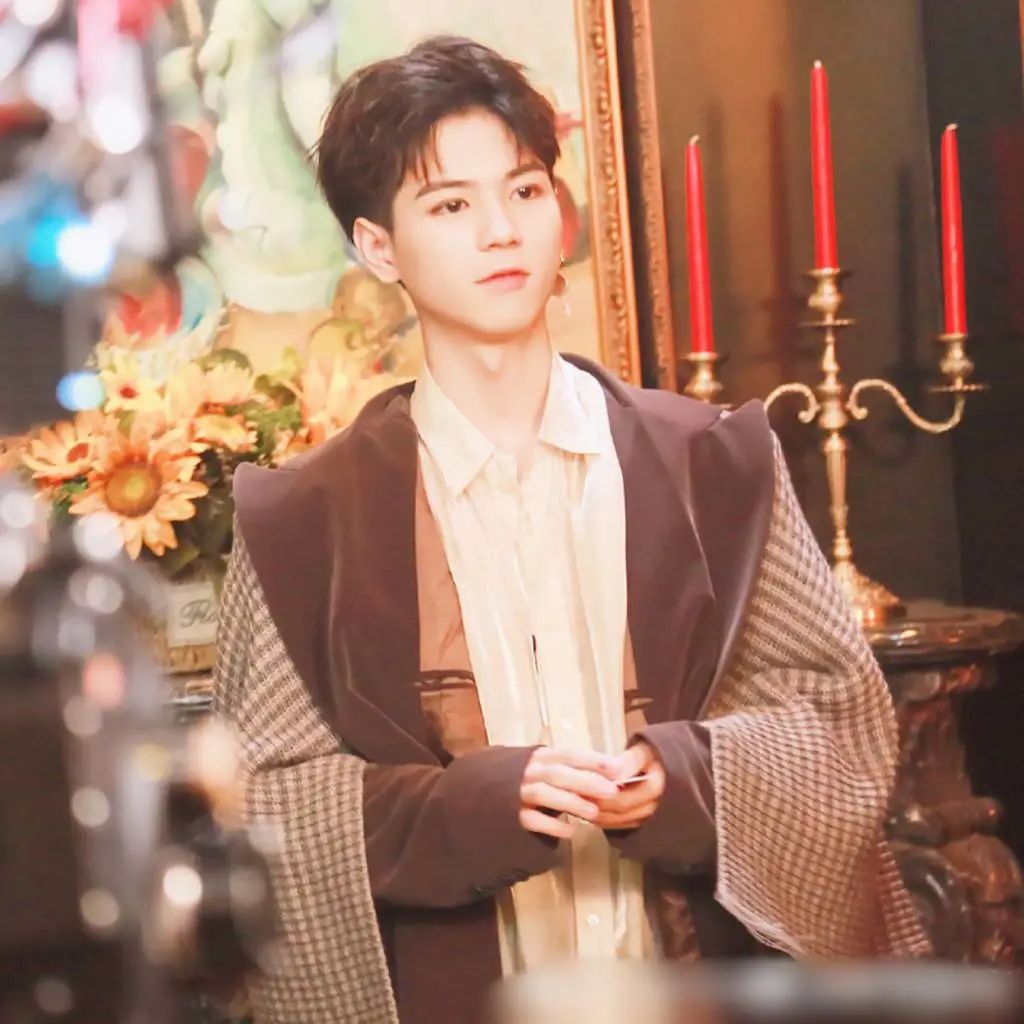 变形计杨桐网红现状,变形计戴眼镜杨桐现状