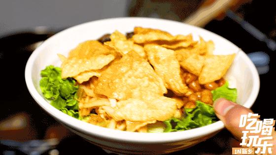 够狠！配料无限加！10余种卤味儿！新乡臭哥儿螺蛳粉拯救你