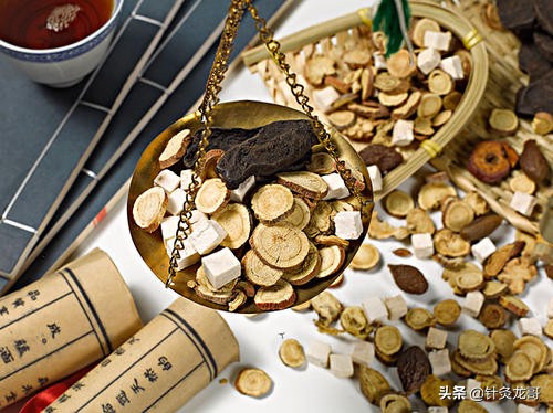 中医针灸头痛穴位图,头部经络走向图推拿手法