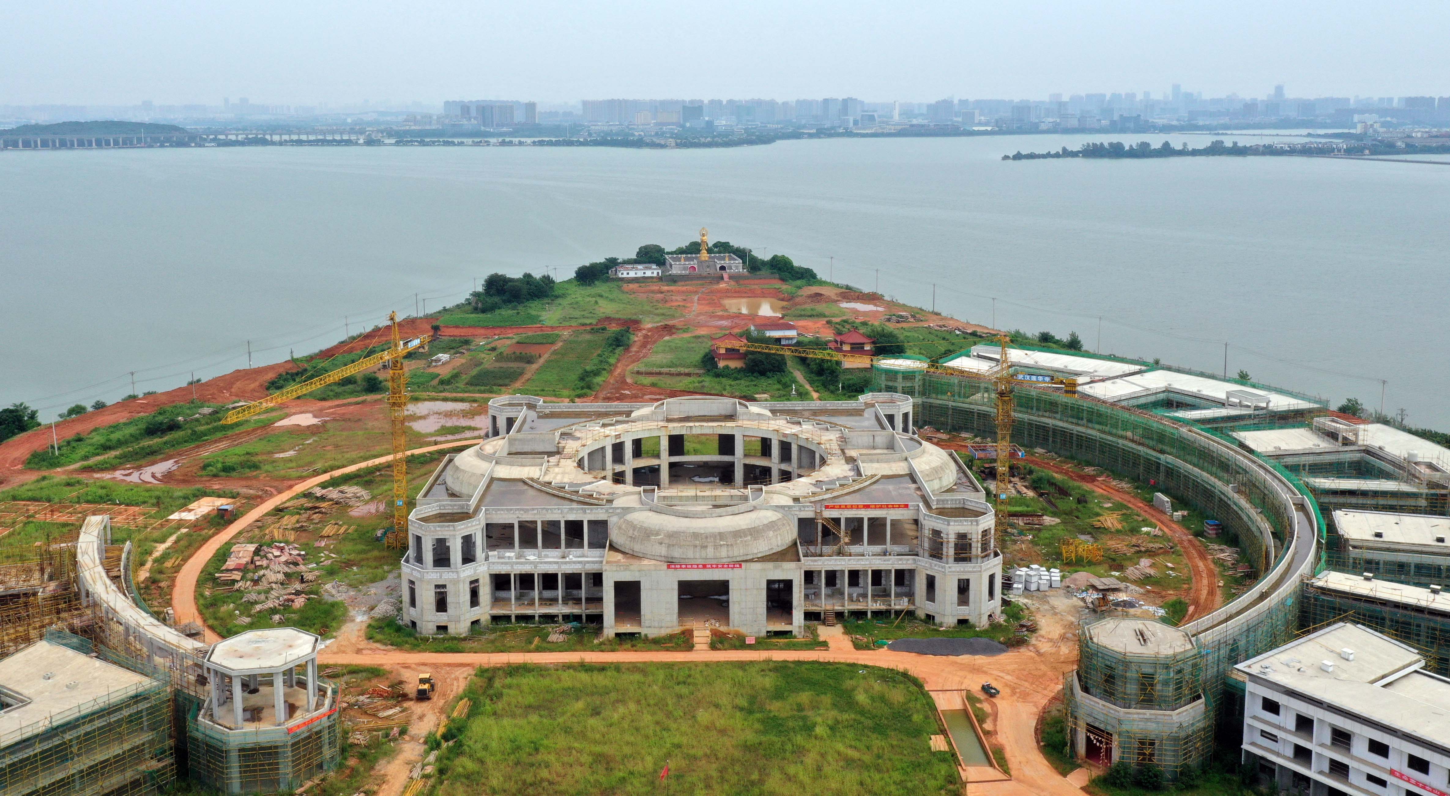 江夏汤逊湖边的大学,汤逊湖畔的学校