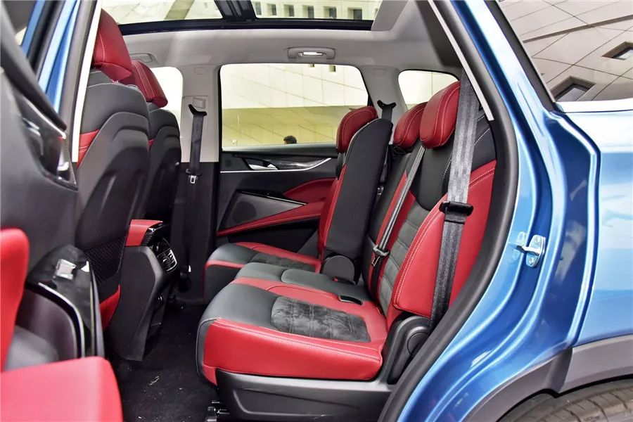 16万买丐版丰田RAV4还是本田CR-V？这款中型SUV没准更合适