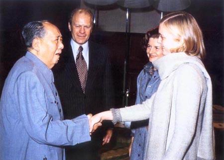 尼克松收到毛*东泽**12字墨宝，不解其意，50年众说纷纭，无人能解