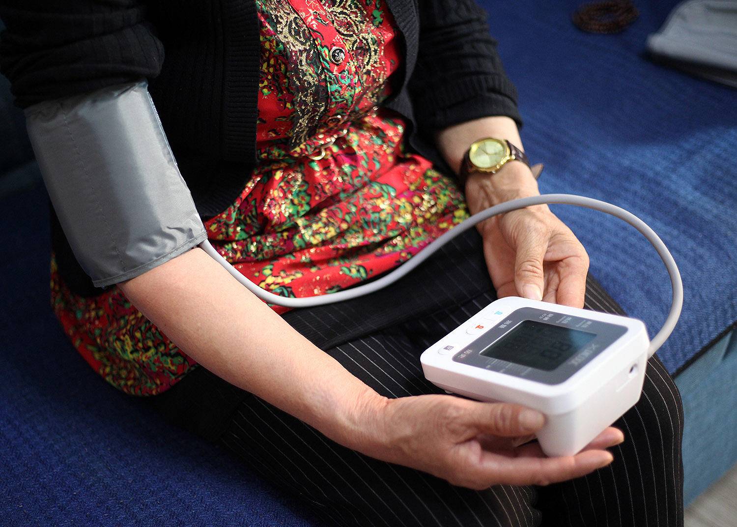 送父母测试健康的仪器,欧姆龙血压计哪款好求推荐