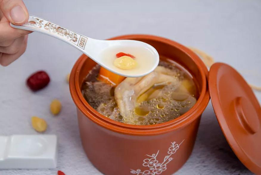 湿气重的人吃了祛湿汤排稀便,湿气重心脑血管供血不足祛湿汤