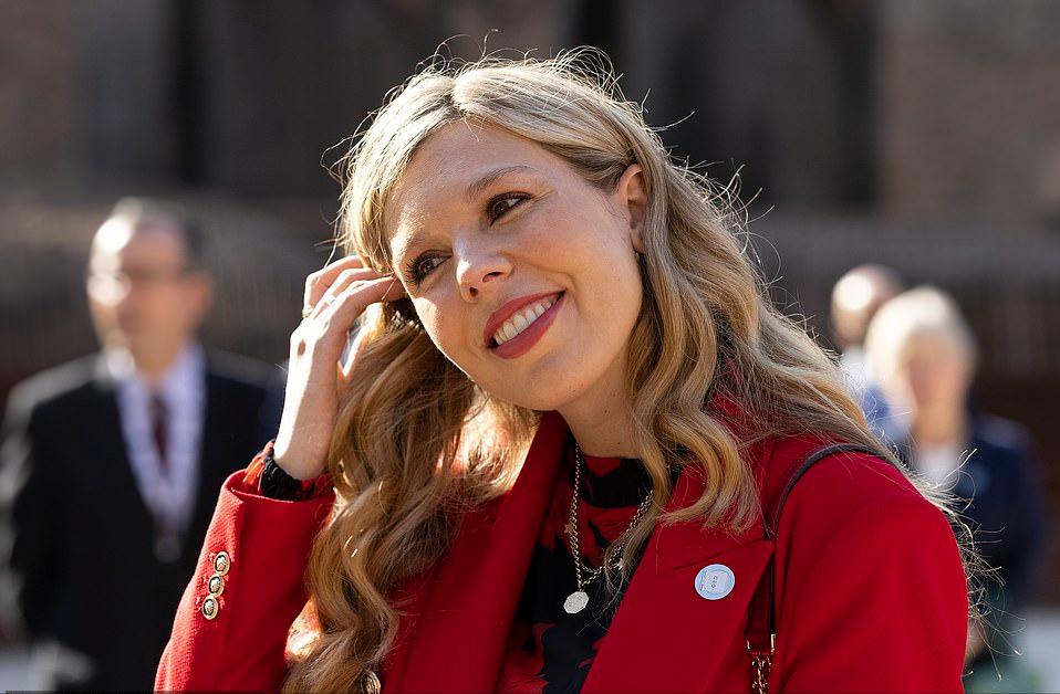 英国第一夫人成G20时尚黑马!穿500块的Zara上衣,印花裙是租来的