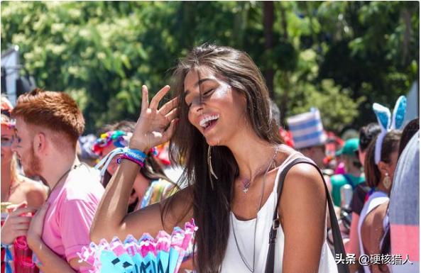 巴西狂欢节热情奔放,巴西全民狂欢节