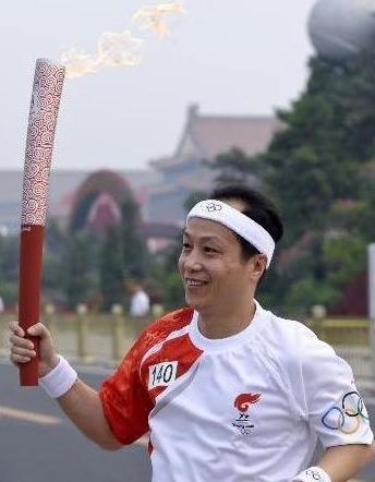 罗京去世后妻子和儿子的现状,罗京去世13年妻子改嫁富商