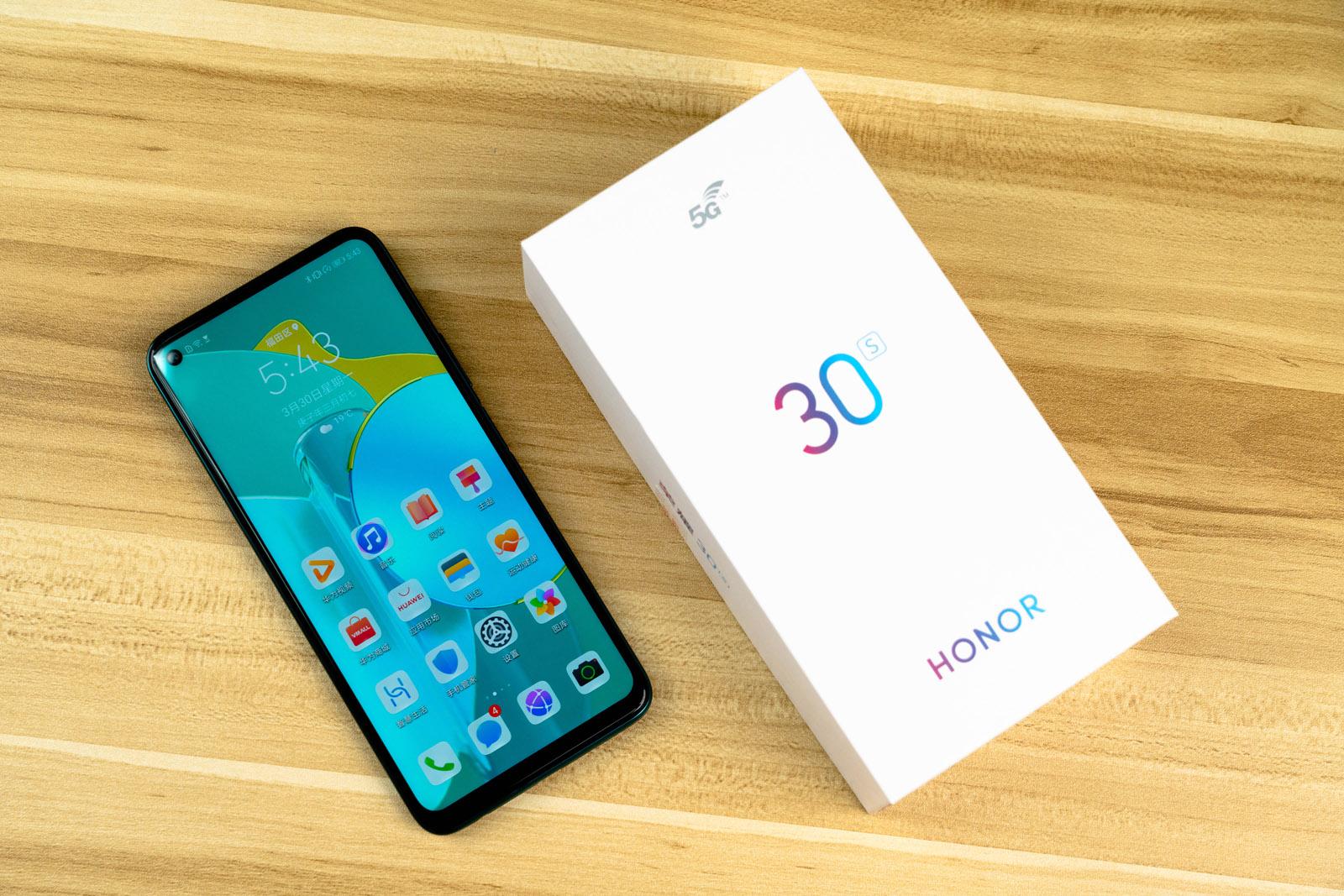 荣耀30S评测:首发新神U麒麟820,更有6400万像素相机