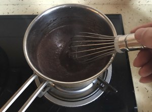 怎么制作浓稠的巧克力酱,自己做巧克力酱做法