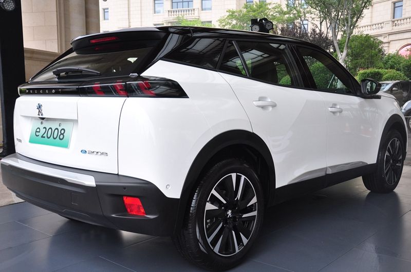 东风标致有一款动力强的车,驾驶感受最好的纯电动suv