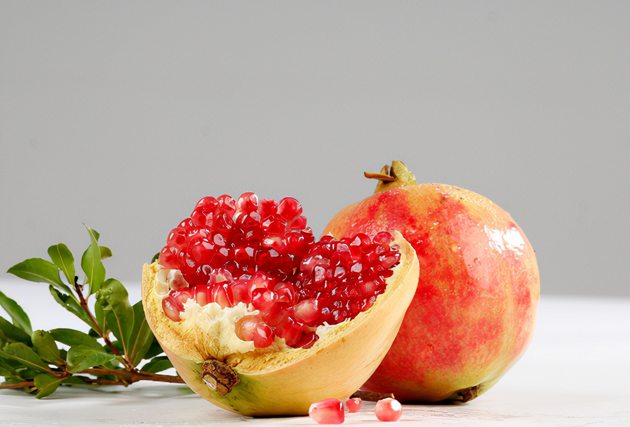 秋天吃石榴的功效,秋天吃石榴有什么好处有禁忌吗