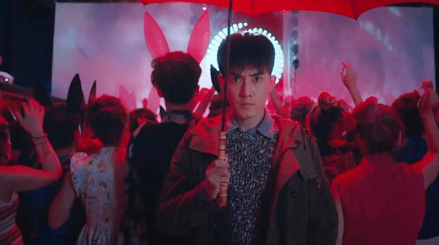 63岁苗侨伟依旧帅气，新剧收视率直达2.2亿！演技“吊打”男主