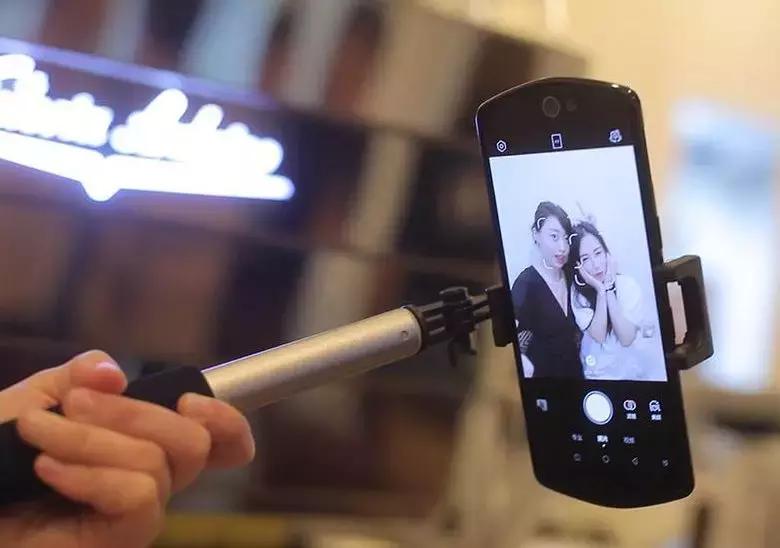 p图骗局新套路,可以导入图片的p图神器