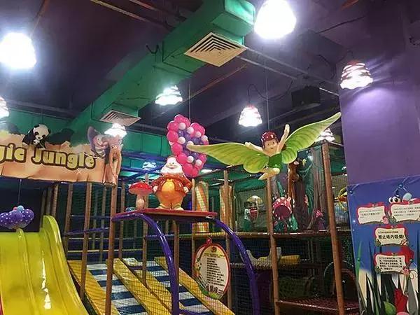 南宁一两岁男童在游乐场摔致骨折！家长索赔，游乐场回复…