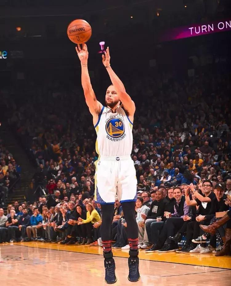 nba巨星库里最新球鞋,库里最新款签名球鞋