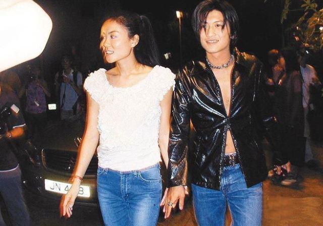 王菲谢霆锋再次同框,王菲谢霆锋再曝甜蜜照