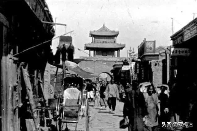 天津的老人们常说“北门富、东门贵、南门贫、西门贱”，这是为嘛？