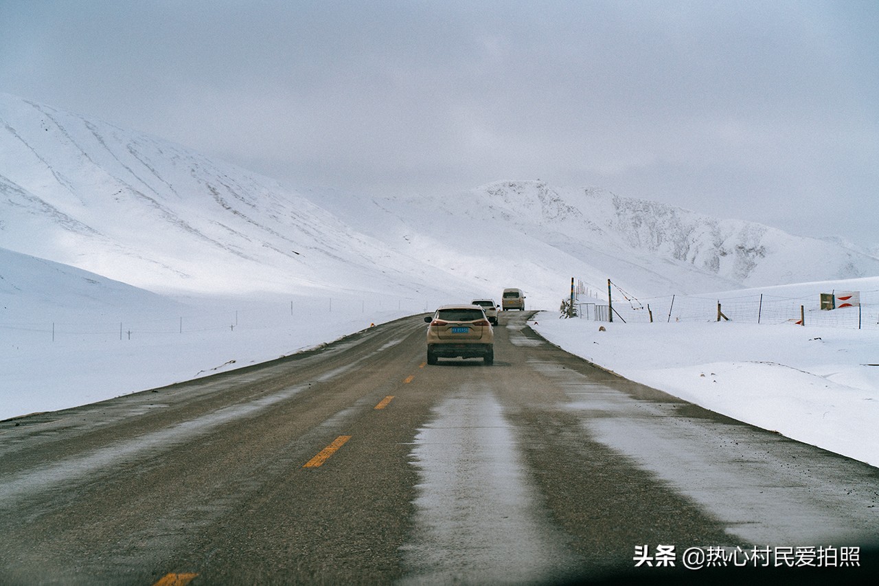 两个小伙去西藏,两个小伙在野外游玩