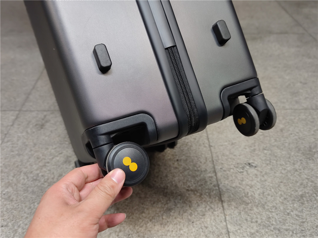 地平线8号旅行箱对比旅美旅行箱,2023年最流行的高端旅行箱