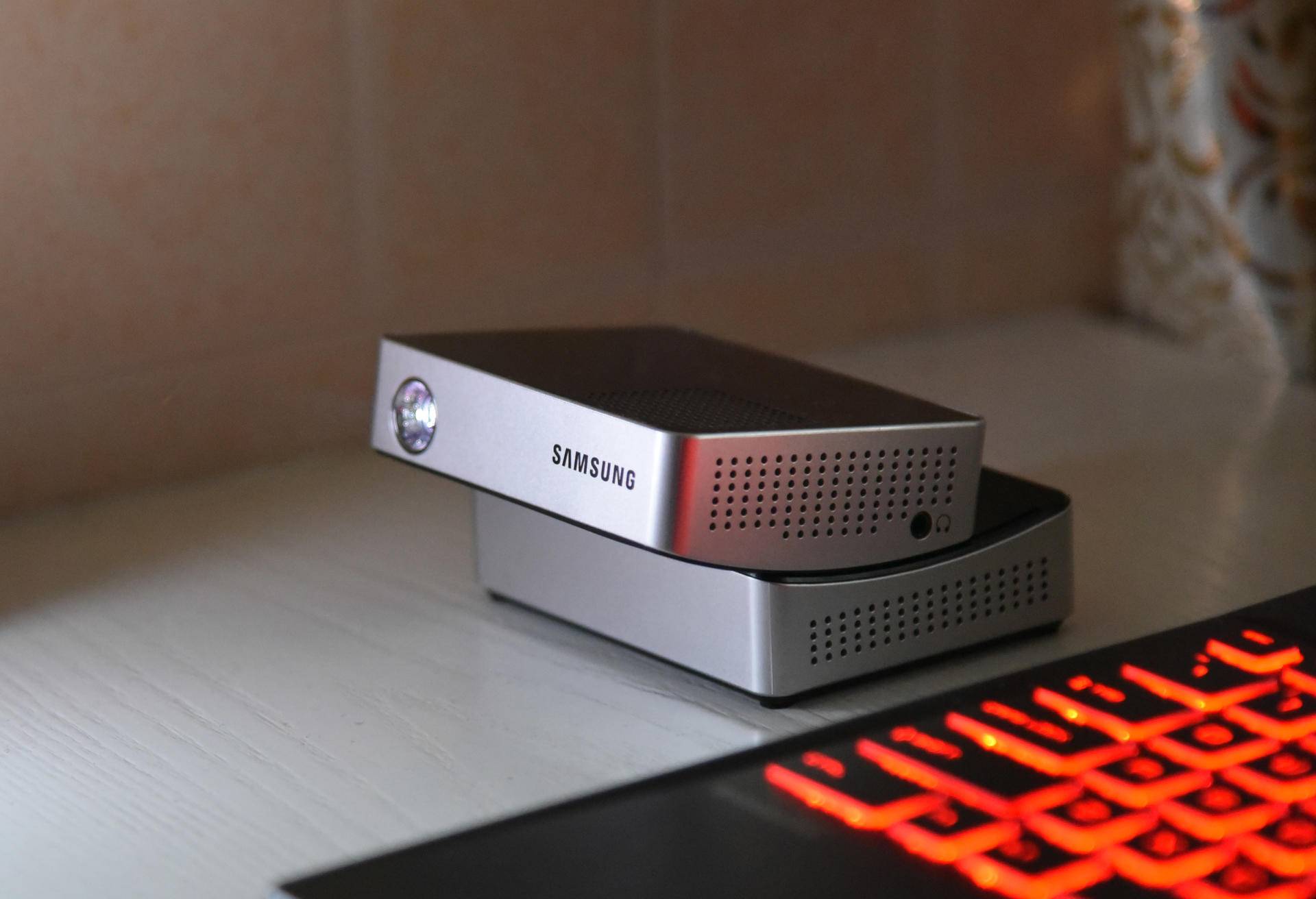 激光投影机1000流明,激光投影灯300瓦