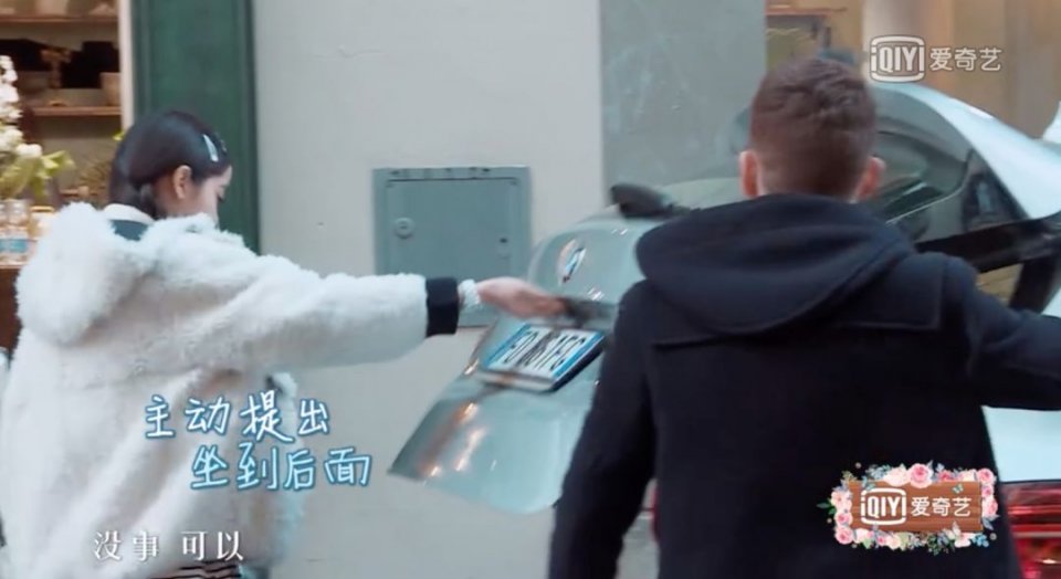 “人精”欧阳娜娜暗讽美合专睡男明星？扒完她的好友圈发现她极度