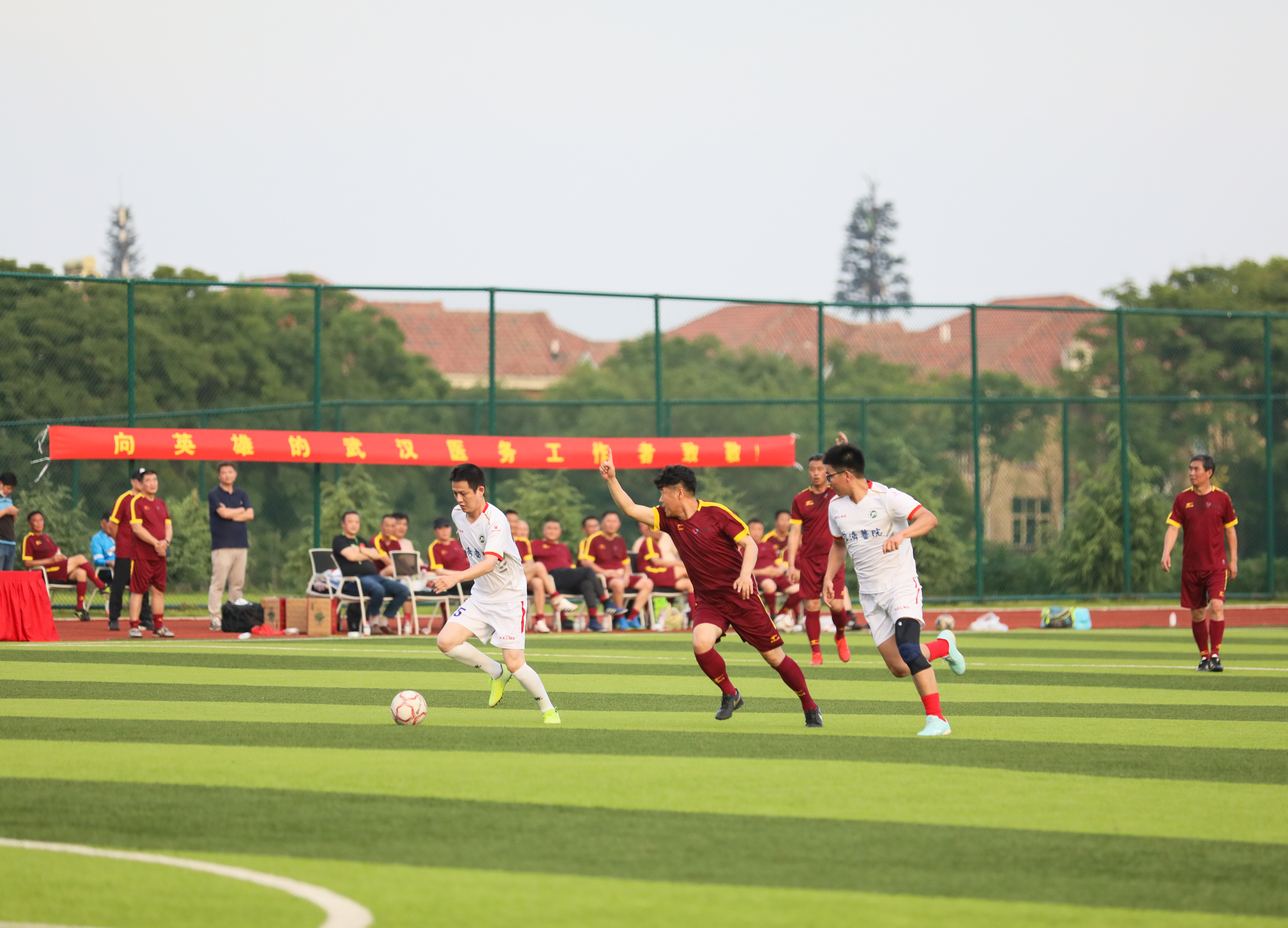 致敬武汉防疫一线医务人员,致敬武汉本土抗疫情白衣天使