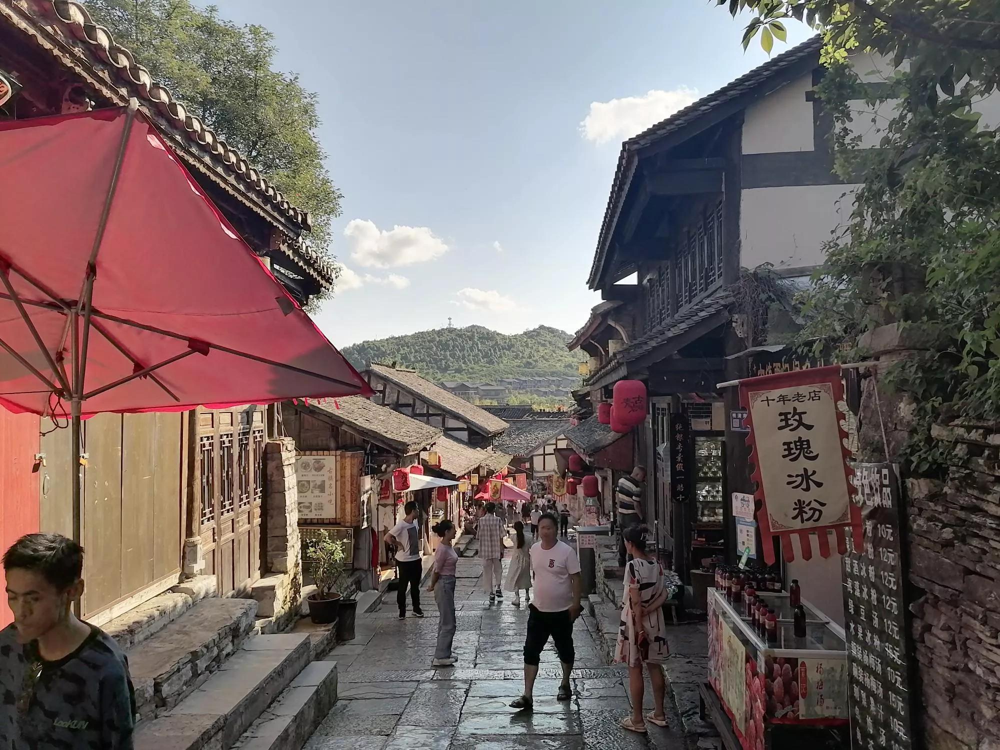 贵州贵阳青岩古镇旅游游记,贵州贵阳青岩古镇迎参观热潮