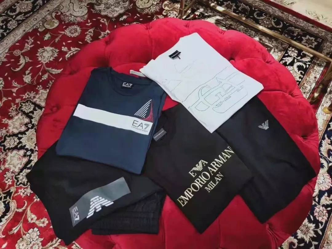 老铁放肆购!潮牌1~3折起,衣麦仓哈尔滨银泰店被时尚咖“攻陷”