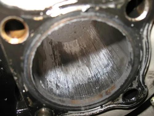 机油加多了对发动机有什么影响,机油加多500毫升有什么影响