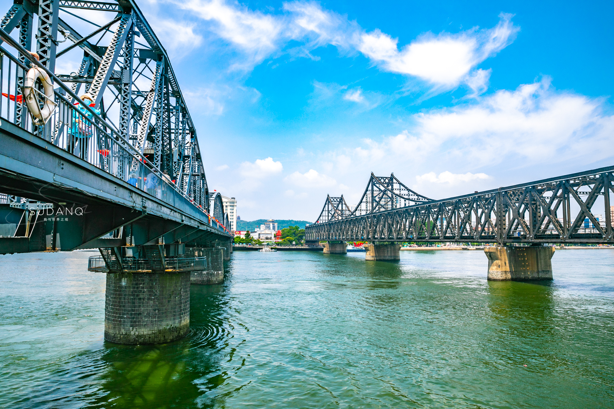 杭州断桥诗情画意,丹东断桥意义非凡:见证了抗美援朝的沧桑历史