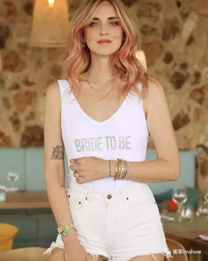 从法律系学生到宇宙时尚博主,Chiara做了些什么?