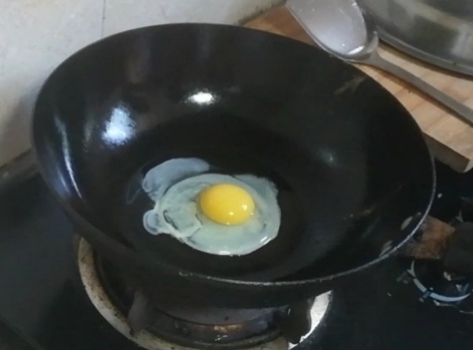 如何煎鸡蛋又好吃又好看,怎样做煎鸡蛋最好吃