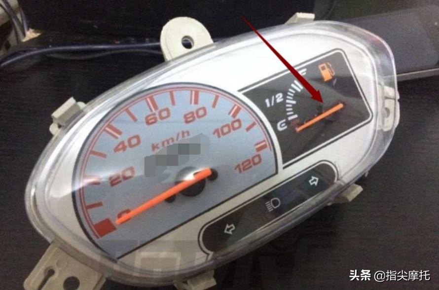 怎么区分摩托车迈速表和油量表,摩托车油量不准怎么调节