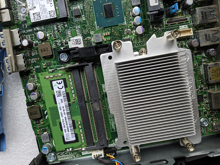 还没有曾经一个光驱大的电脑，东西虽小五脏俱全啊。