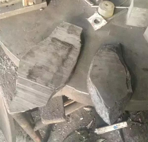 玄铁剑是谁的剑,玄铁重剑中的玄铁是什么构造