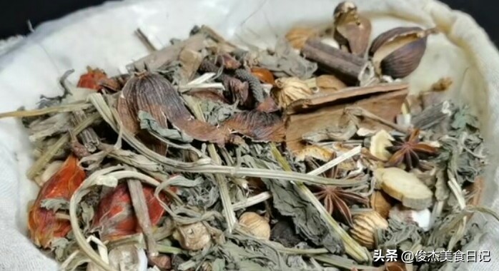 卤肉发黑发苦怎么挽救,卤肉发黑解决方案