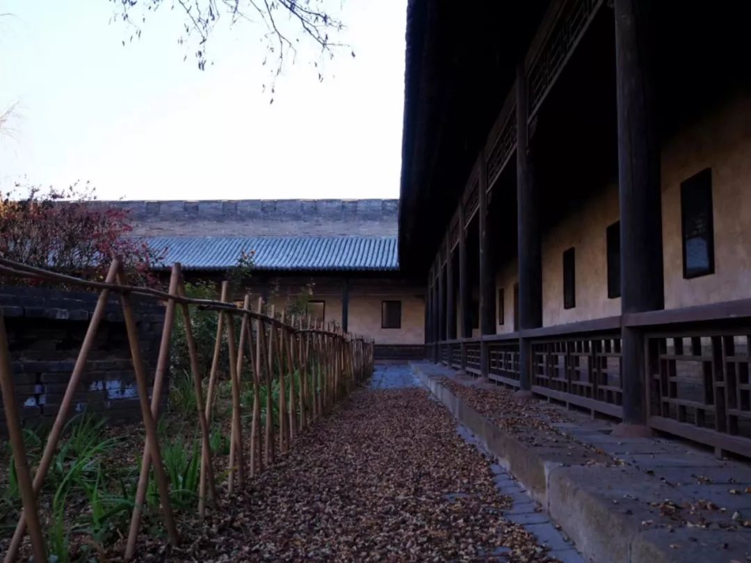 一座神人共栖的“煤都”