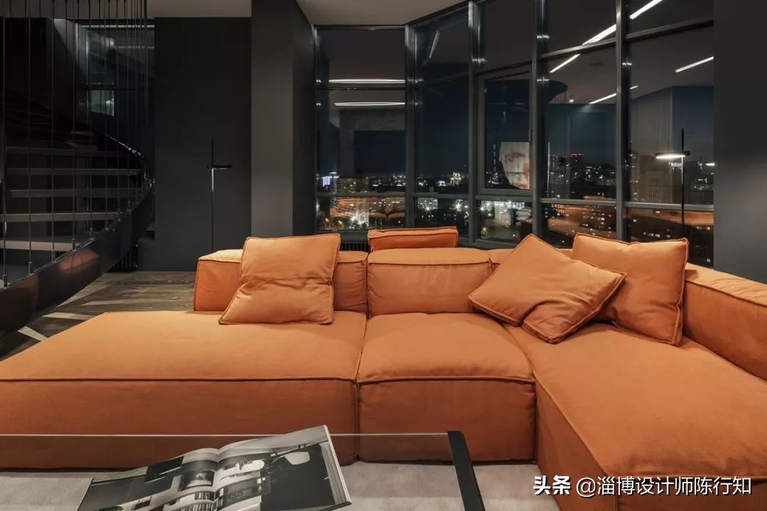 旋转楼梯有没有高端一点的,旋转楼梯适合轻奢风还是新中式