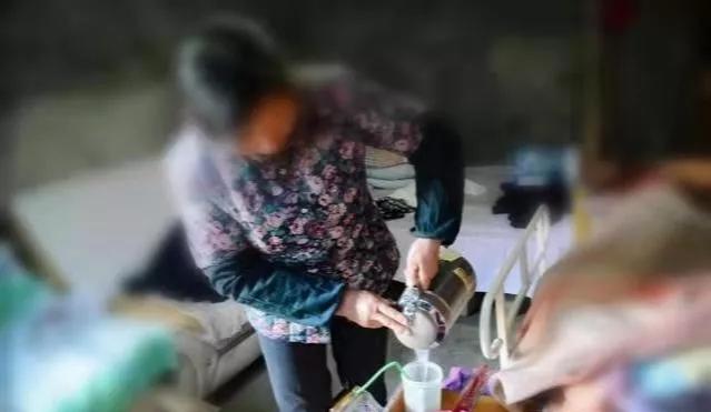 失能老人照护政策,怎样帮助卧床老人大小便