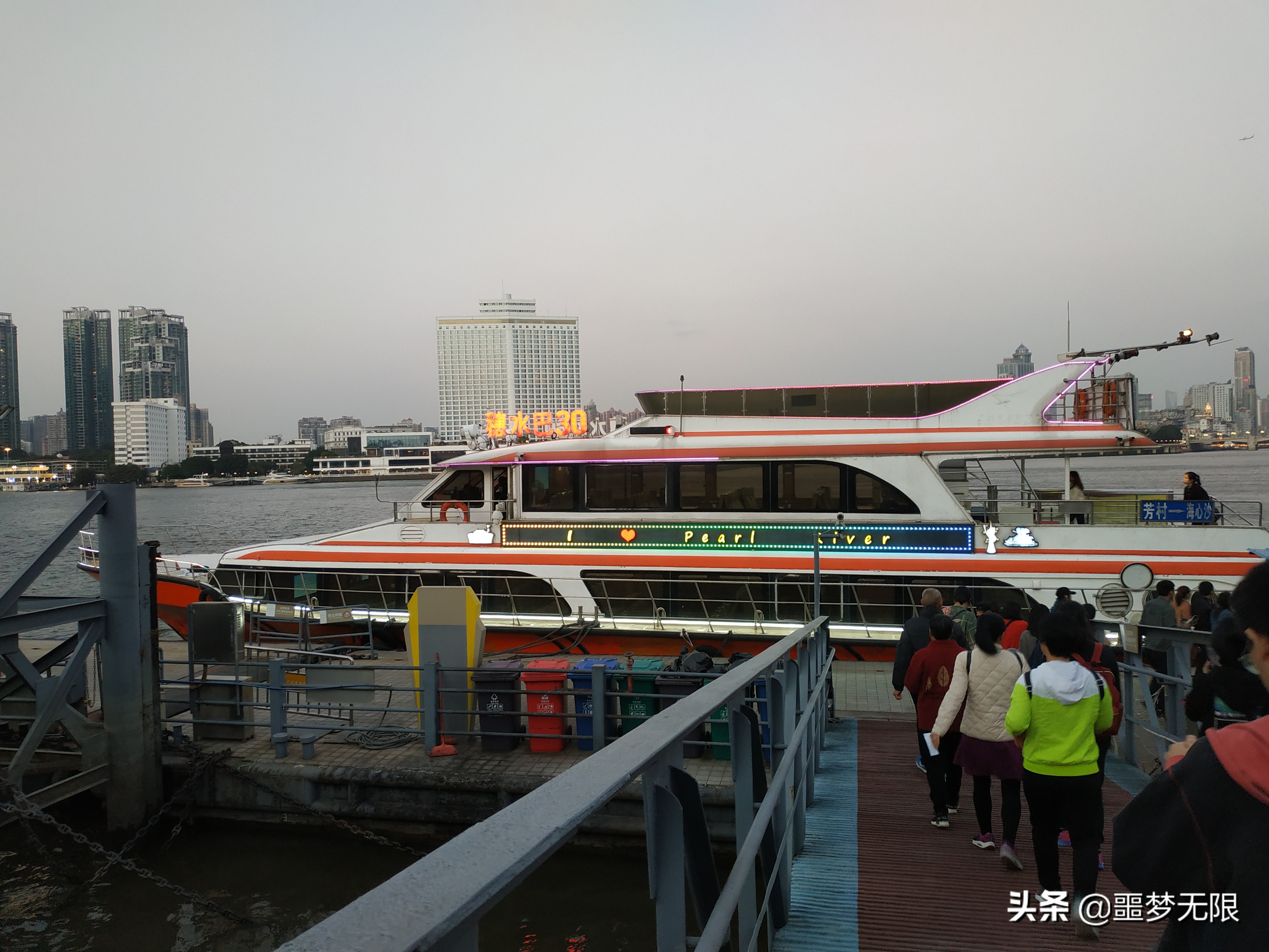 广州珠江夜游双人套餐三层,广州珠江夜游优惠团购的船