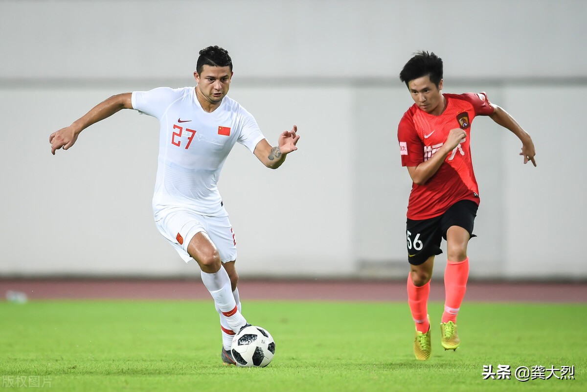 3-2,国足读秒绝杀越南队,为国庆献礼,国足的血性和韧劲回来了