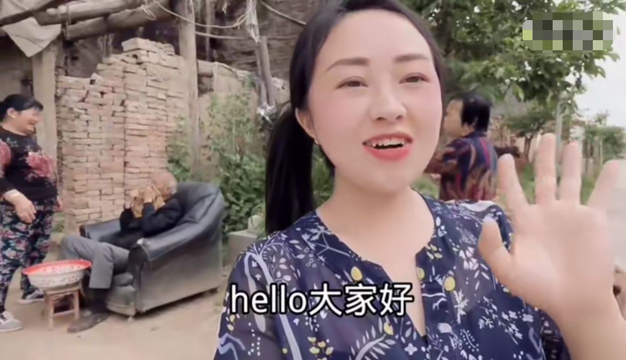 老挝媳妇杨玛丽给老公过生日,老挝媳妇杨玛丽给妈妈剪头