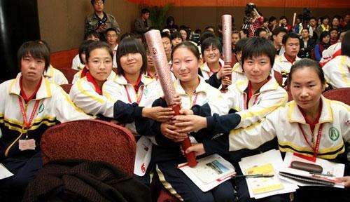 还记得*志宏**班吗？今天从广播里听到，我禁不住热泪盈眶