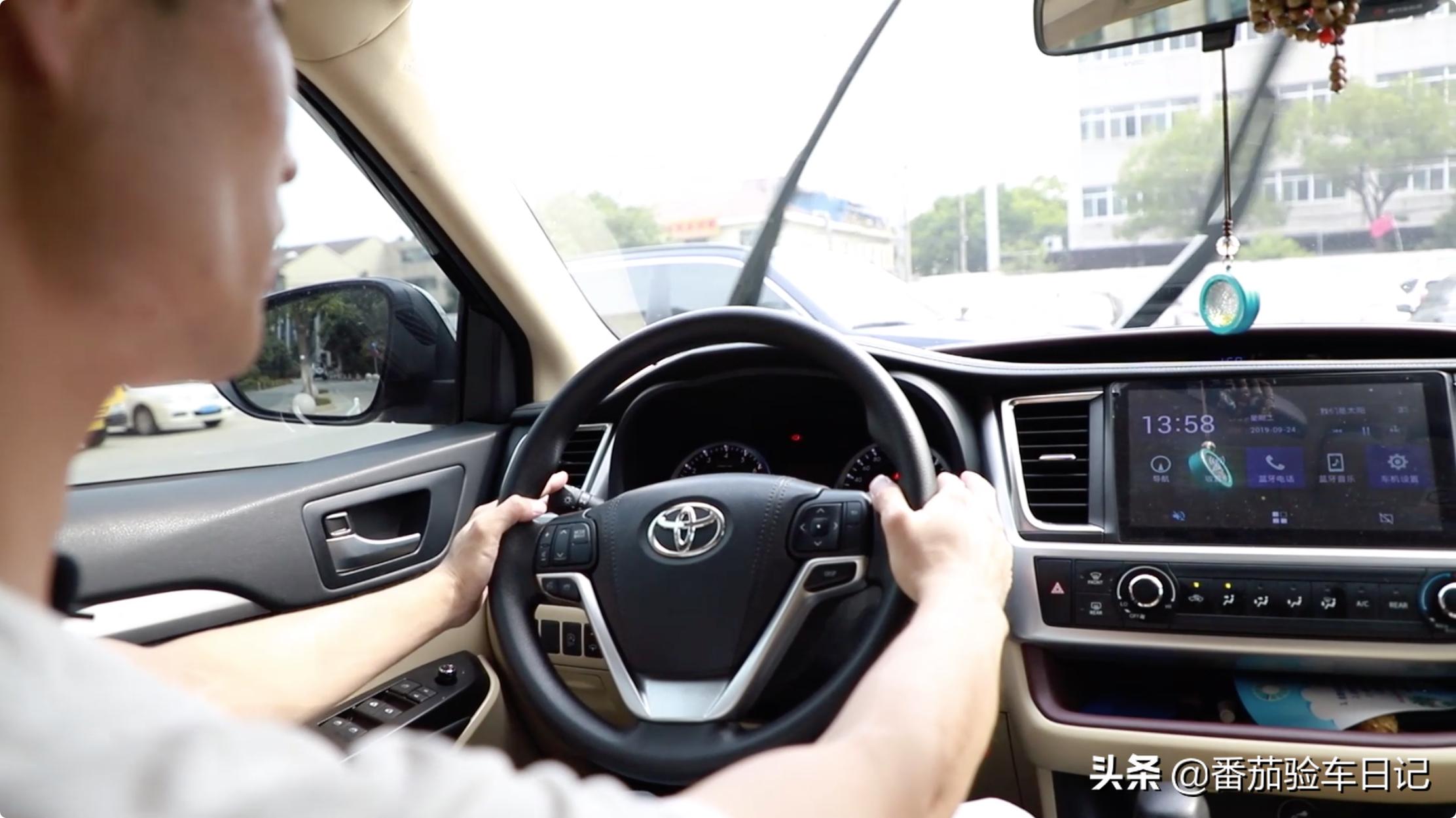 帮客户检测不到两年的丰田汉兰达，价格略高但是车况很值