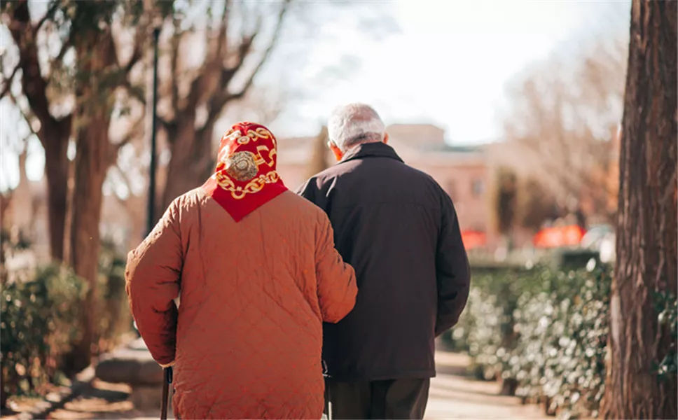 老年人和年轻人之间的代沟有哪些,三岁有代沟的人