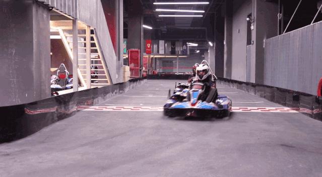 许昌科技广场下面竟然藏着一个卡丁车俱乐部，在朋友圈秒变酷盖