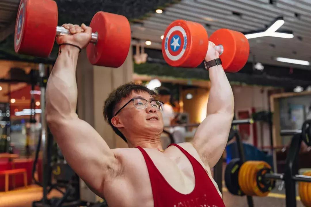 30岁转行健身教练太晚了,27岁当健身教练五年竟然还负债